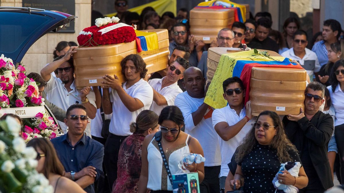 Caravaca de la Cruz entierra a sus cuatro fallecidos en el incendio de Atalayas