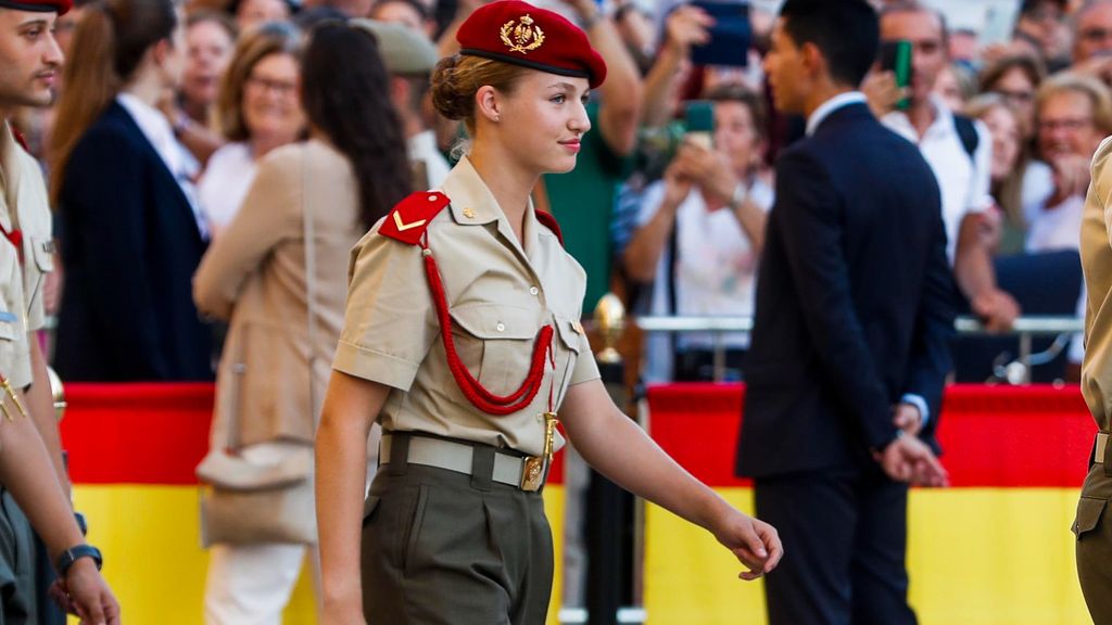 Ovación para Leonor en la ofrenda floral a la Virgen del Pilar en Zaragoza