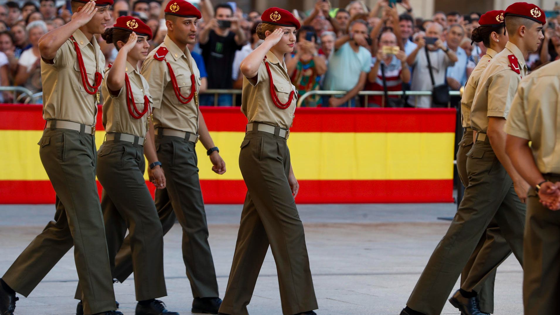 Ovación para Leonor en la ofrenda floral a la Virgen del Pilar en Zaragoza