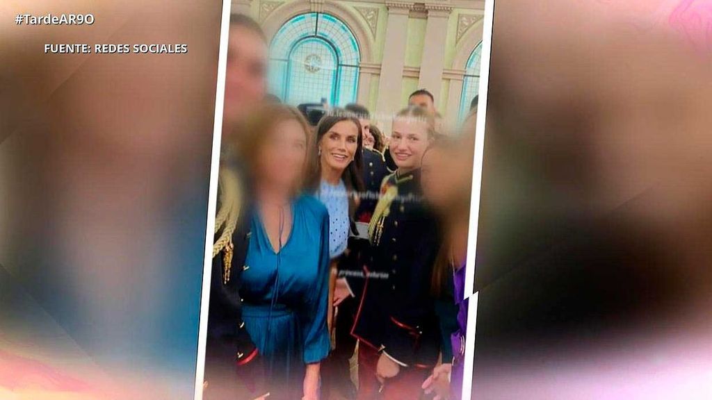 Cómo fue el cóctel con los reyes tras la jura de bandera de la princesa Leonor: “La reina dijo 'vamos a hacernos unos selfies"