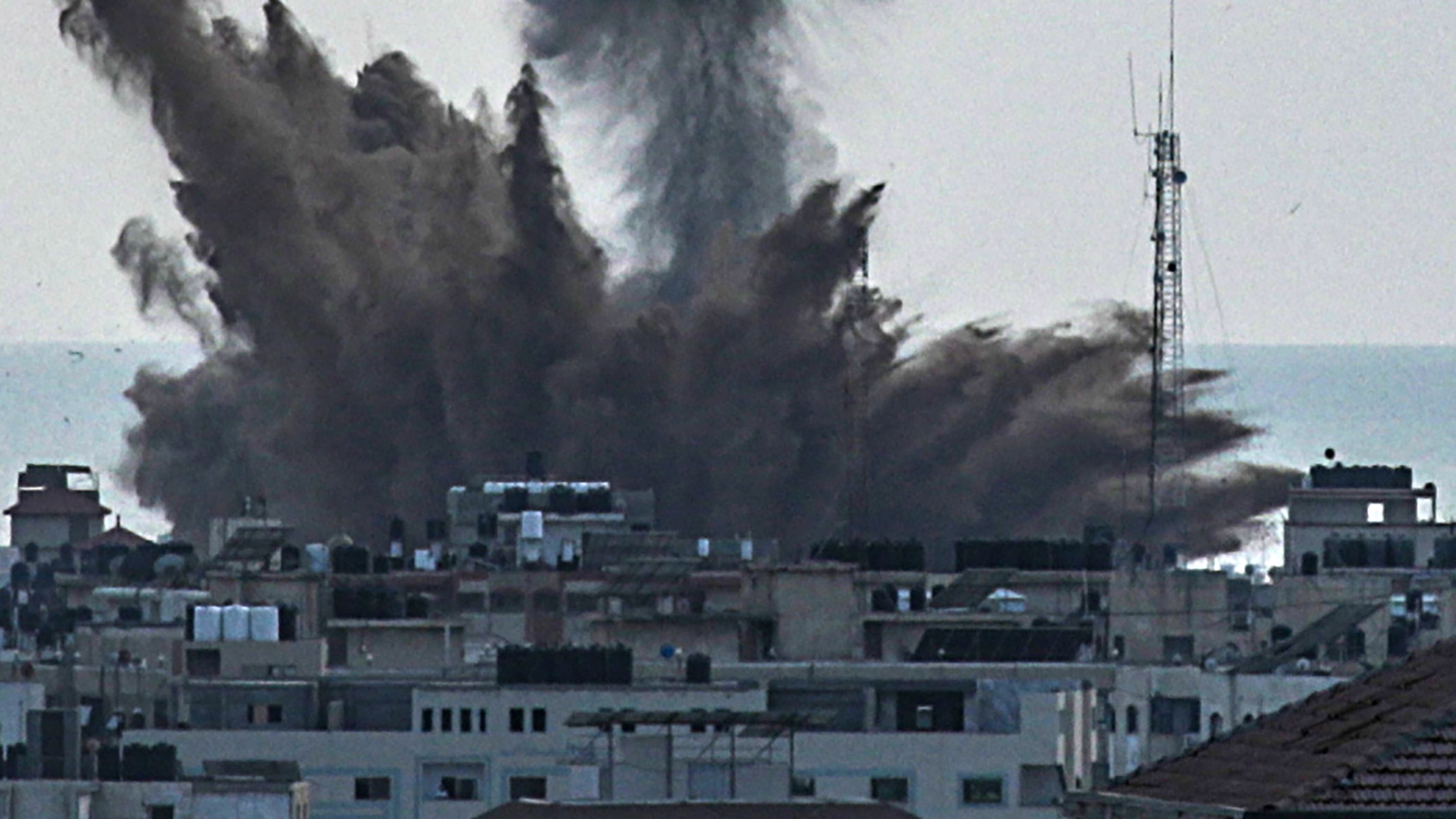 Israel realiza ataques nocturnos en la Franja de Gaza para "asestar un golpe fatal a las capacidades" de Hamás