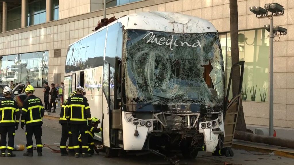 Un autobús atropella a varias personas y deja tres muertos en la avenida de Las Cortes de Cádiz