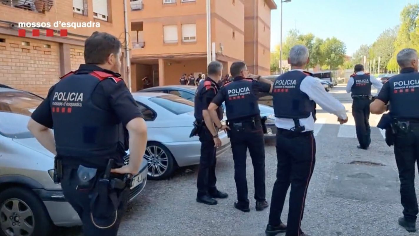 Agentes en el barrio de Campclar de Tarragona