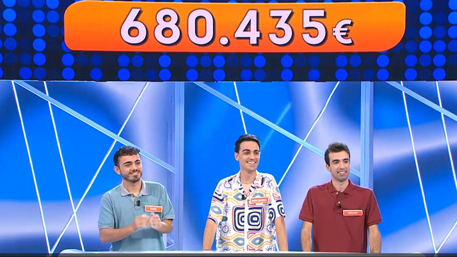 Borjamina, Raúl y Bruno nos presentan al cuarto Mozo de Arousa: se llama Pablo y siempre está en el camerino