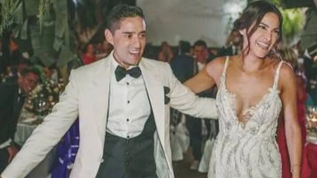 Carla Barber y Camilo Esquivel el día de su boda. FUENTE: telecinco.es