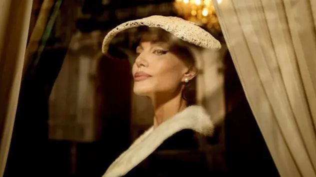 Divina sobre divina. Jolie en el rol de Callas puede ser uno de los grandes aciertos del cine reciente.