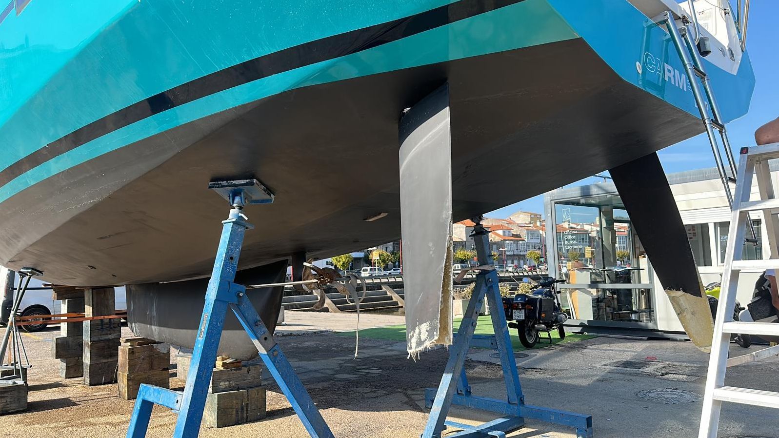 Los dos timones de la embarcación rompieron con los embistes de las orcas