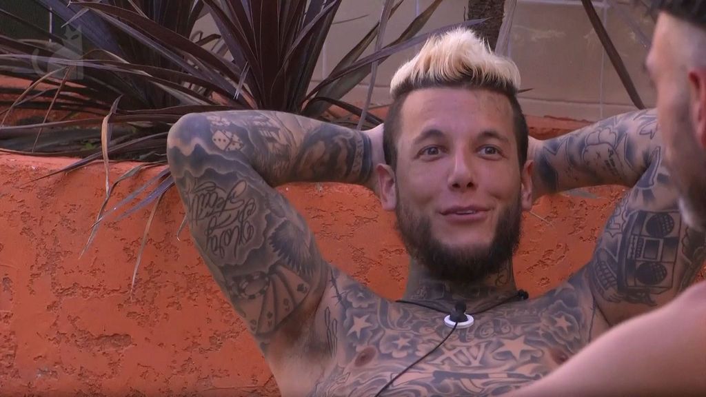 Alex Caniggia intenta pactar las nominaciones con su grupo