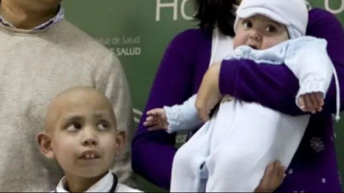 Andrés Mariscal junto a su hermano Javier