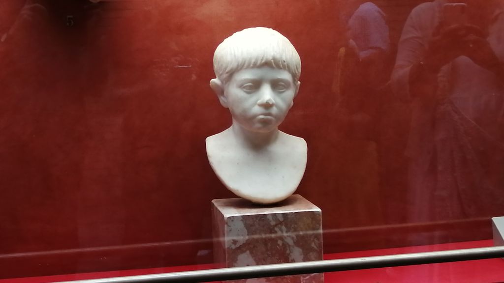 Busto en mármol de un niño romano en el Museo Nacional de Arte Romano de Mérida (siglo I d.C)