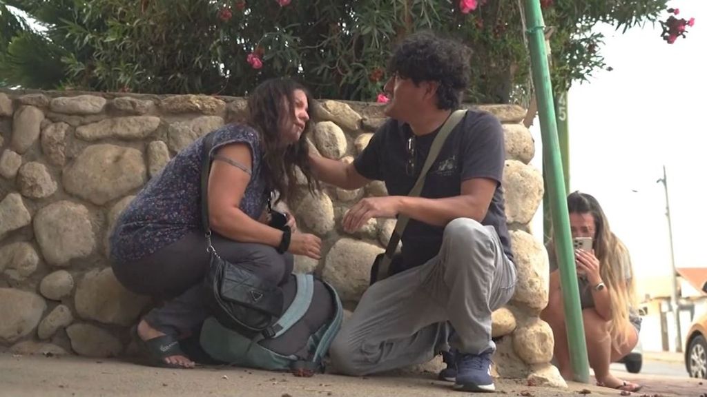 La desesperación de una familia por los cohetes de Hamás en Ashkelon: agachados y entre lágrimas