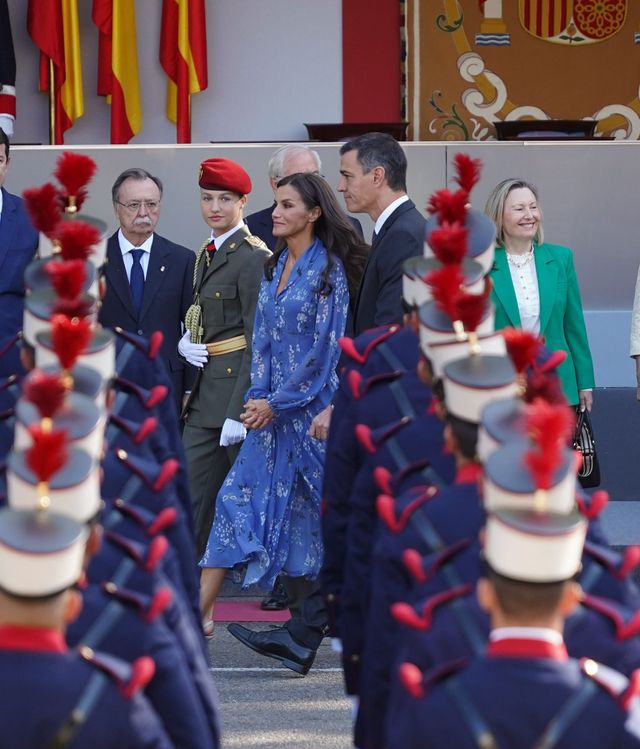 Reina Letizia su look para el desfile del Día de la Hispanidad, al