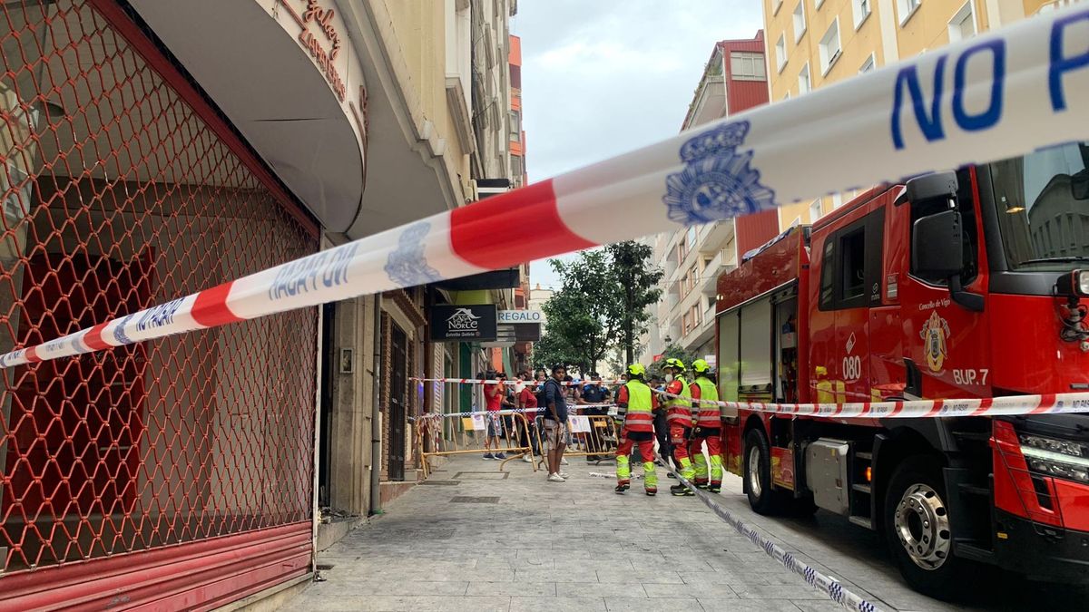 Al incendio declarado en el número 6 de la calle Alfonso X sólo pudieron acudir 16 profesionales
