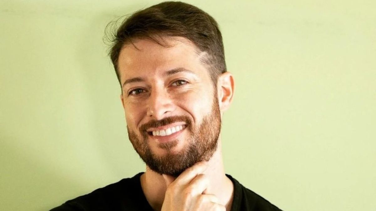 Andrés Vernazza, el influencer uruguayo que promueve relaciones 'anti tóxicas', es denunciado por violencia