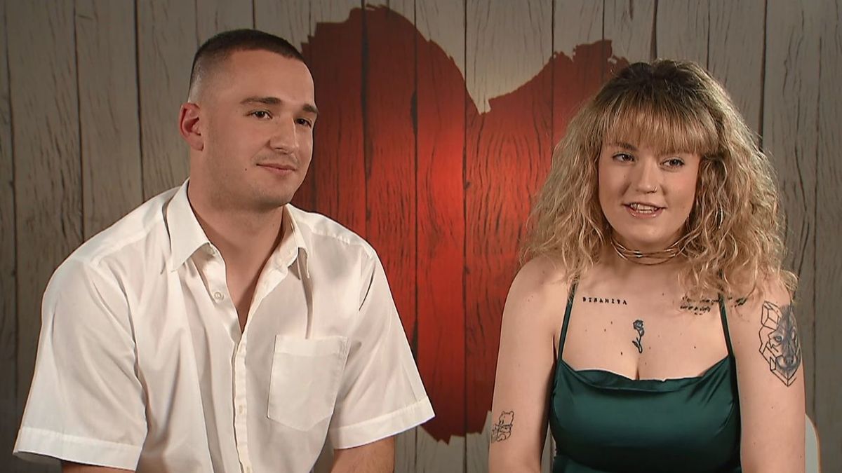 Un soltero lanza billetes en ‘First Dates’ para impresionar a su cita: “Mira, mira y propina”