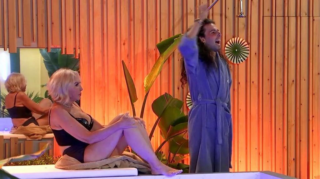 Laura y Albert cumplen su promesa tras salvarse de la expulsión: se bañan desnudos en la piscina de la casa de 'Gran Hermano VIP'
