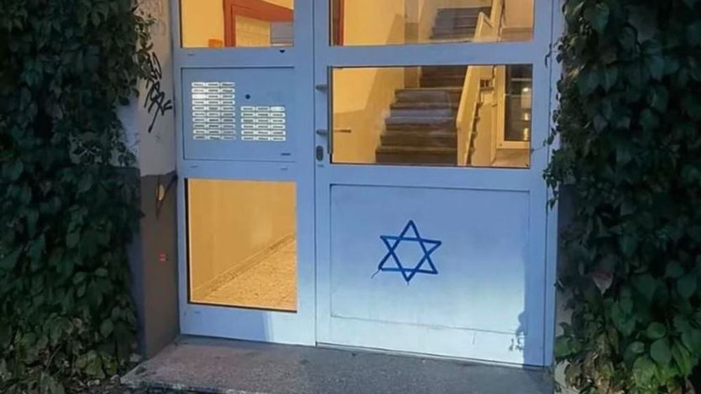 Aparecen grafitis con la estrella de David en varias viviendas de Berlín, Alemania