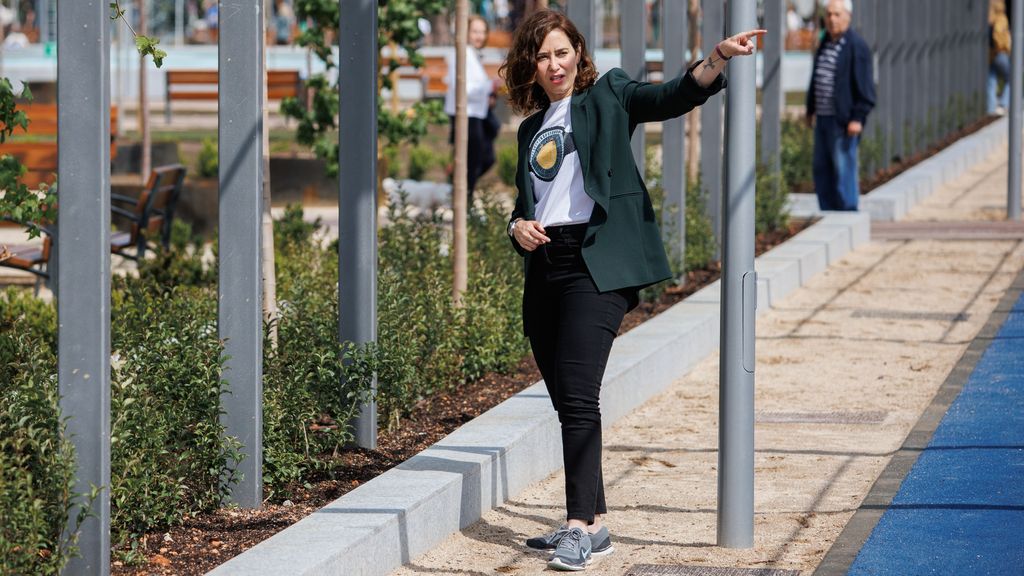 Ayuso fue fotografiada paseando por Chamberí el día antes de las elecciones autonómicas del 28M