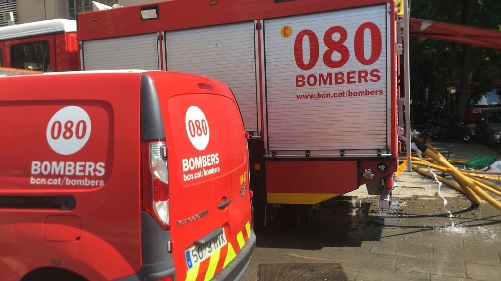 Bombers de la Generalitat extinguen el incendio declarado en una vivienda de Solivella, Tarragona