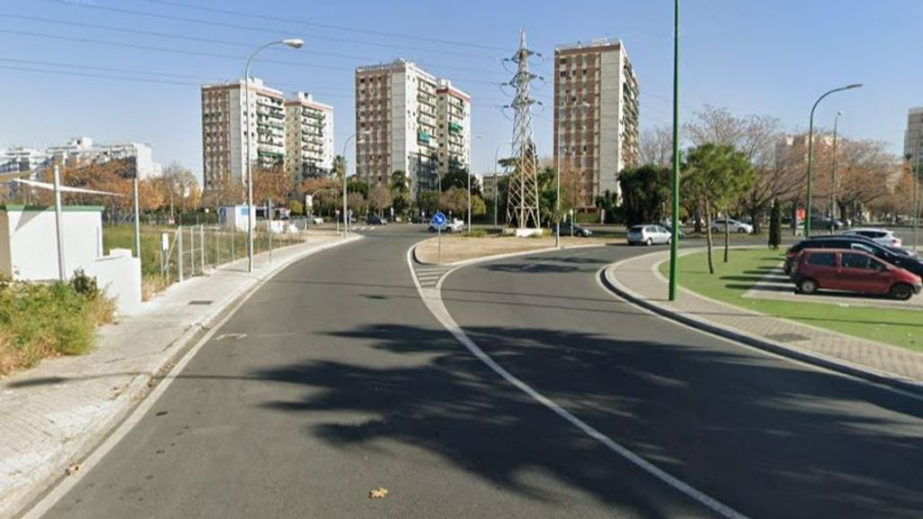 Intersección cerca del tramo de Las Huertas, donde acaba la avenida de Kansas City de Sevilla