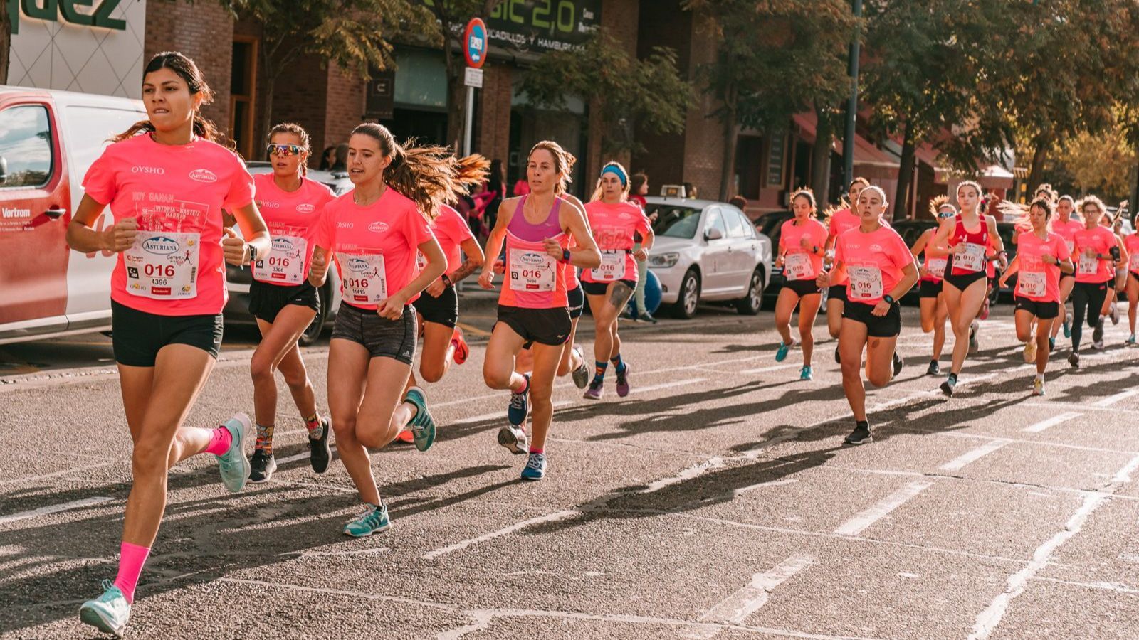 La Marea Rosa en La Carrera de la Mujer Zaragoza 2022.