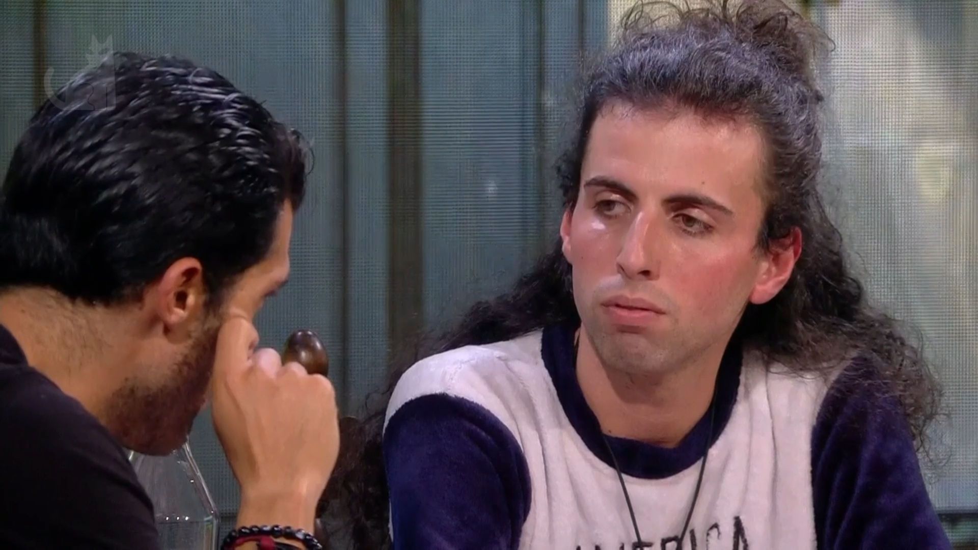 Albert Infante escucha a Michael Terlizzi