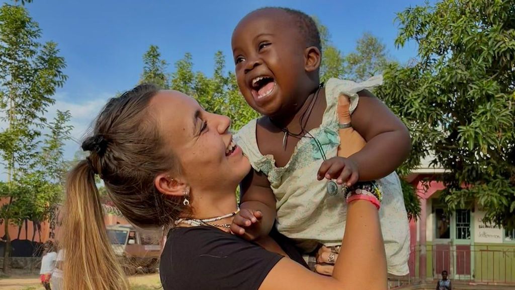 María Galán, madre de 32 niños en Uganda, donde codirige la fundación Babies Uganda