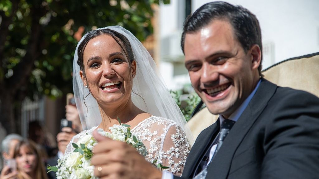Carolina Monje  a la salida de su boda con Álex Lopera