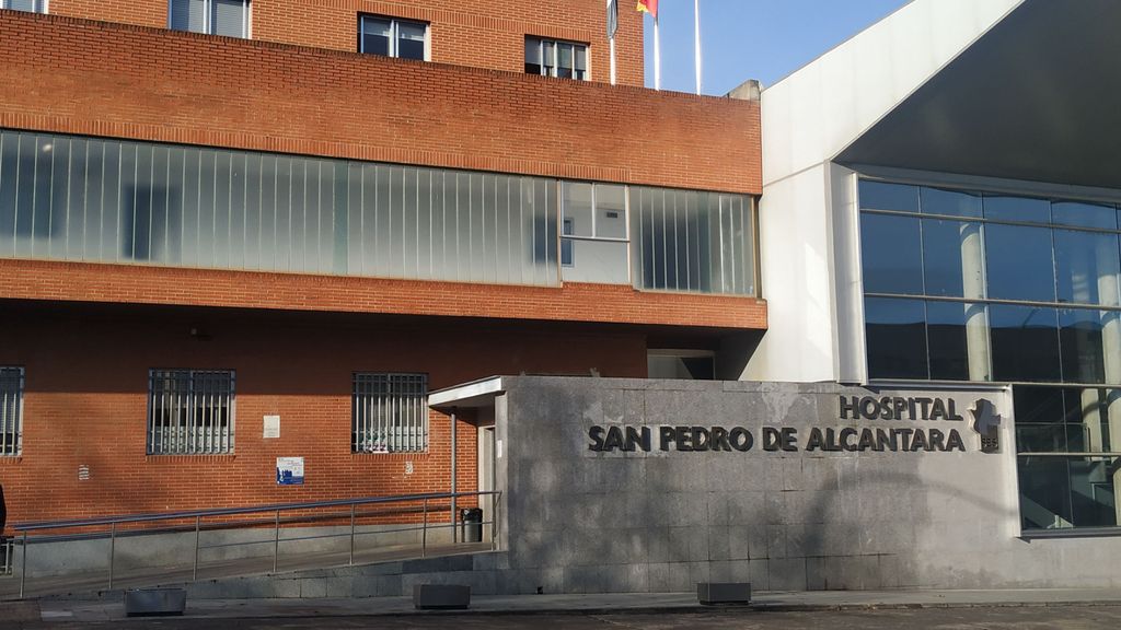 Entrada principal del Hospital San Pedro de Alcántara de Cáceres