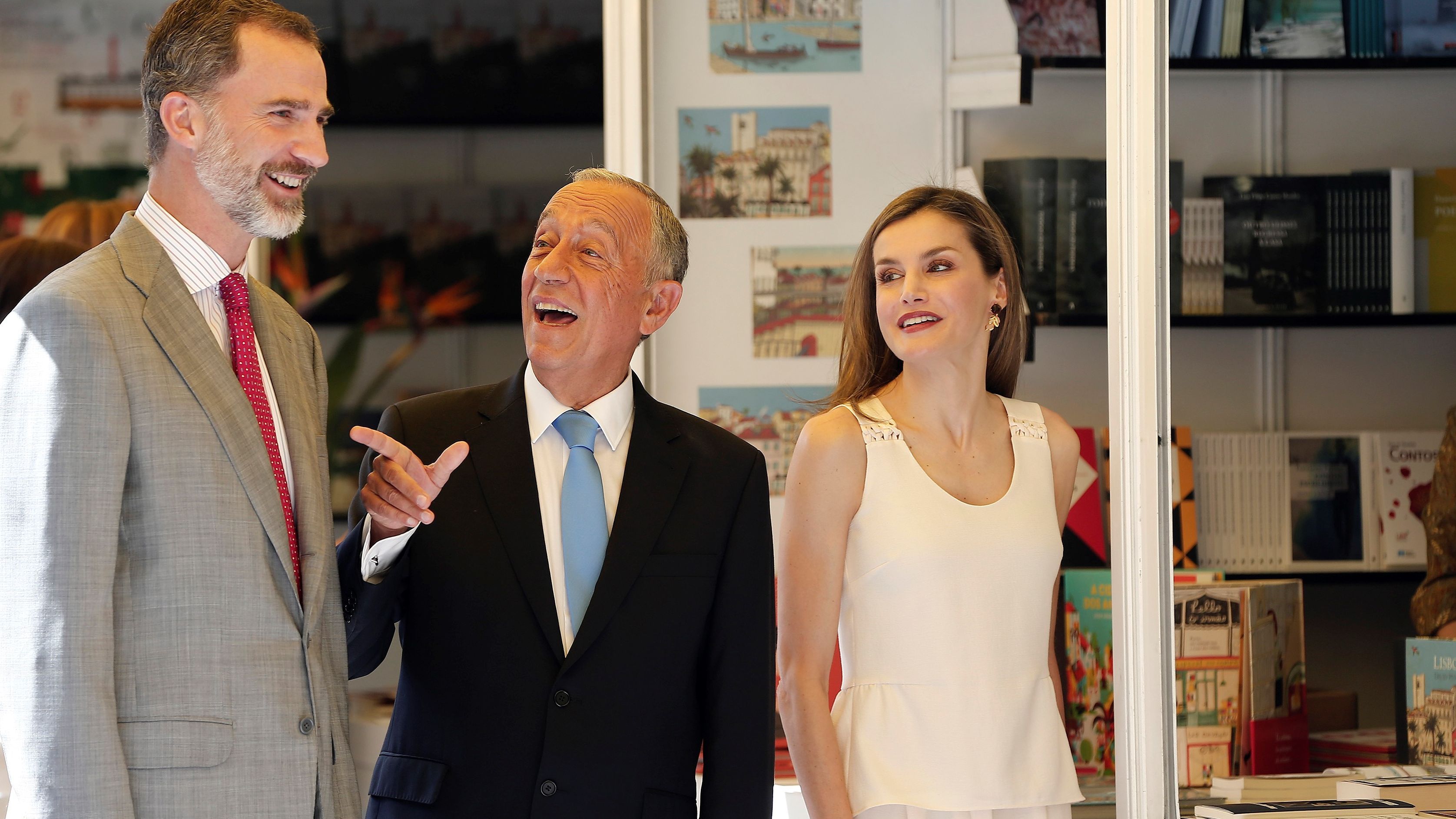 Los reyes Felipe y Letizia, en la Feria del Libro de Madrid (2017)