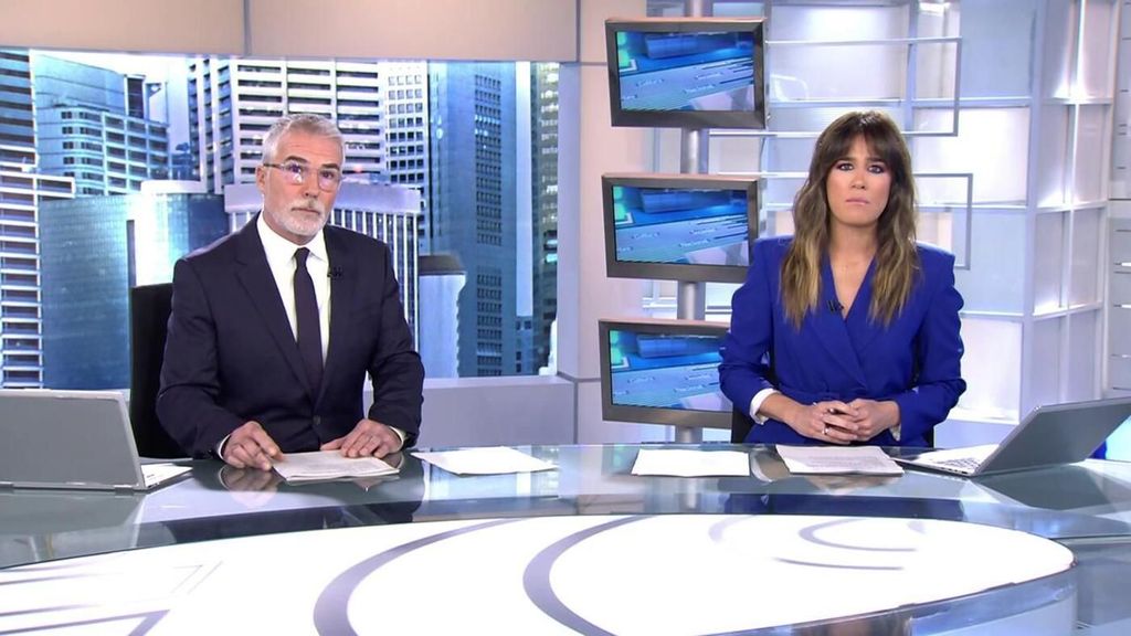 Con David Cantero e Isabel Jiménez Informativos Telecinco 2023 Mediodía 18/10/2023