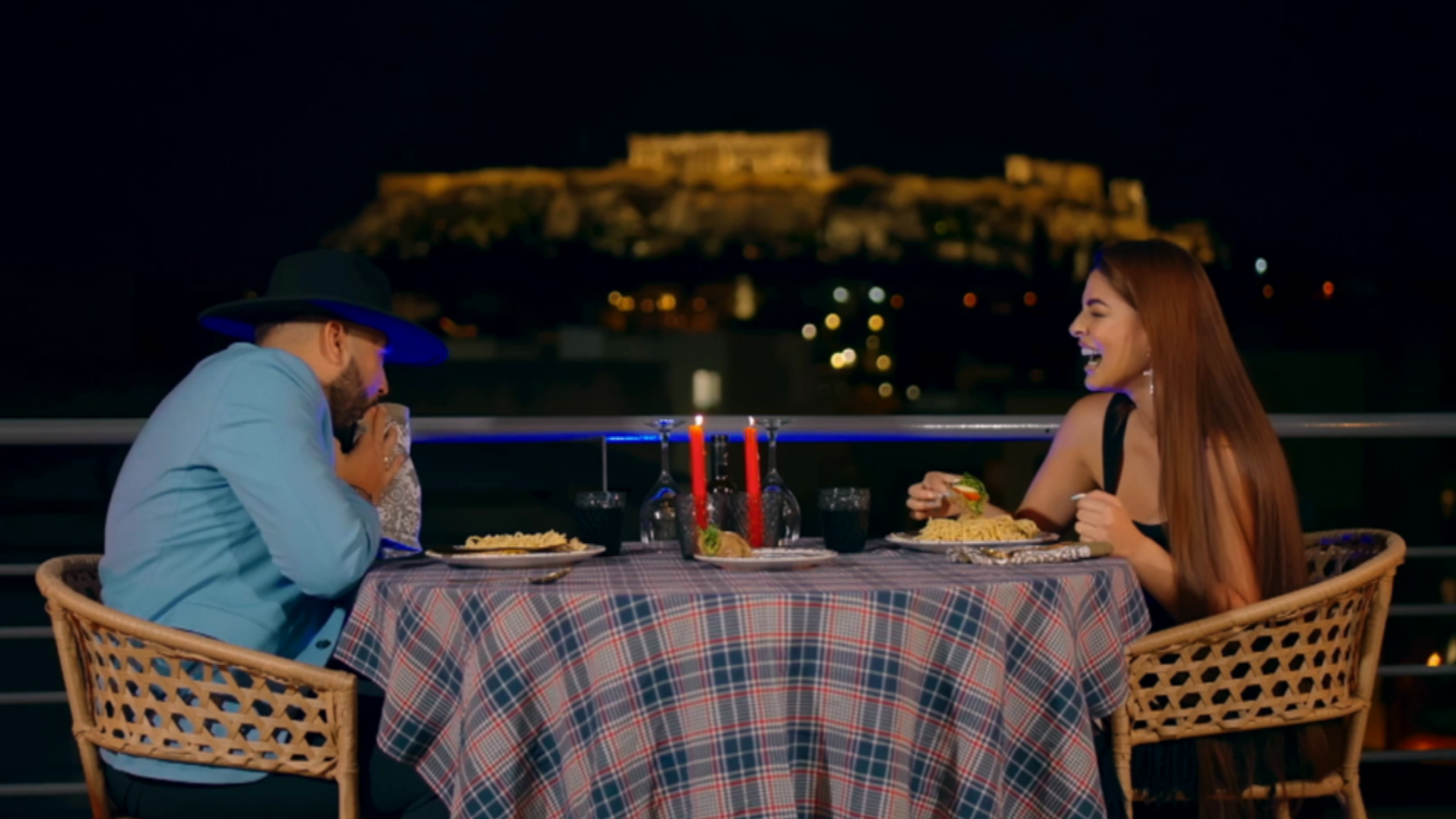 La cena más romántica de La Rebe y José en Atenas termina entre arcadas y muchas risas: “Todo sale mal”