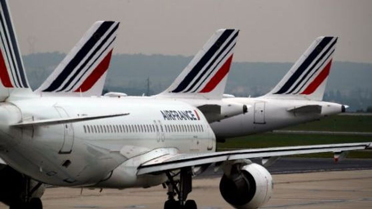 Evacuan seis aeropuertos franceses por amenazas terroristas