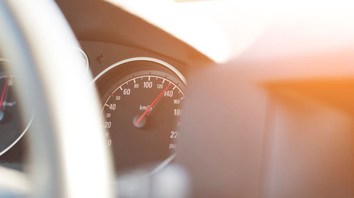 Superaba en 55 km/h el límite de velocidad