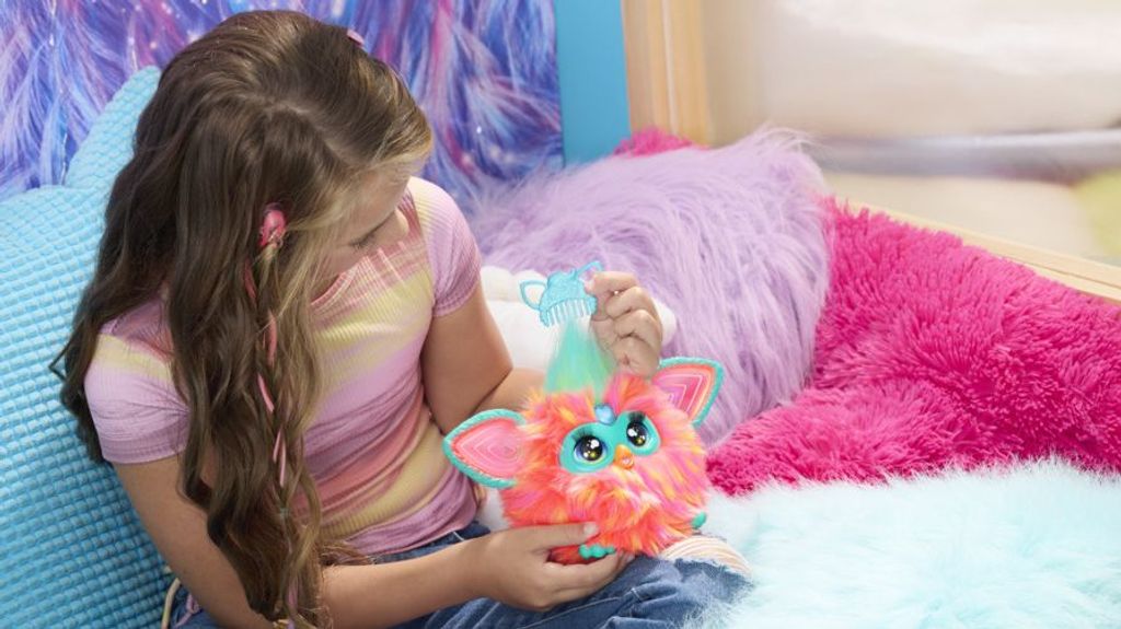 Furby con la niña