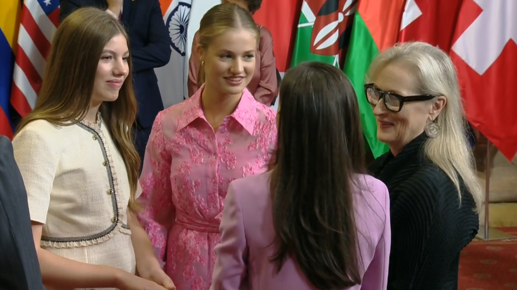 Así ha sido el encuentro de Meryl Streep con la reina Letizia y sus hijas, la princesa Leonor y la infanta Sofía