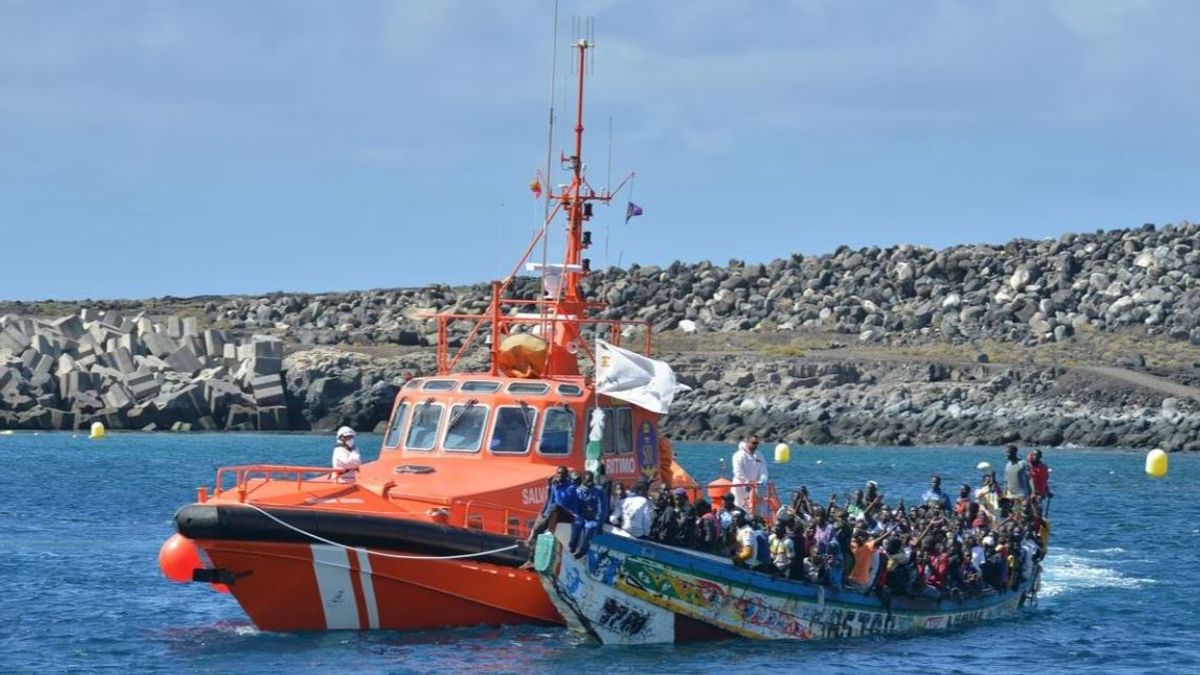Crisis migratoria en Canarias: llegan más de 1.000 personas, 320 en un solo cayuco