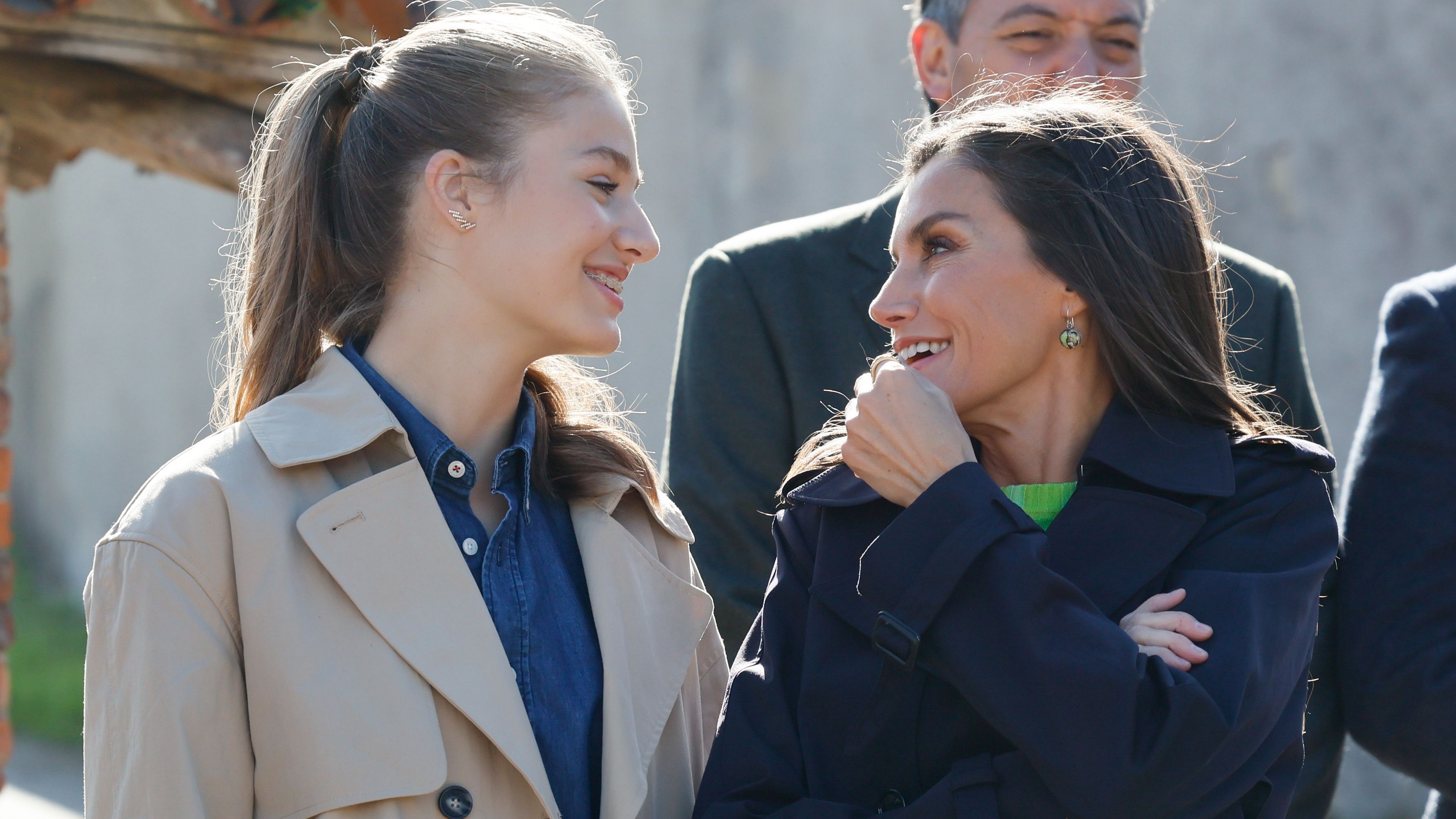 La Familia Real visita Arroes, Peón y Candanal, premio al Pueblo Ejemplar de Asturias 2023