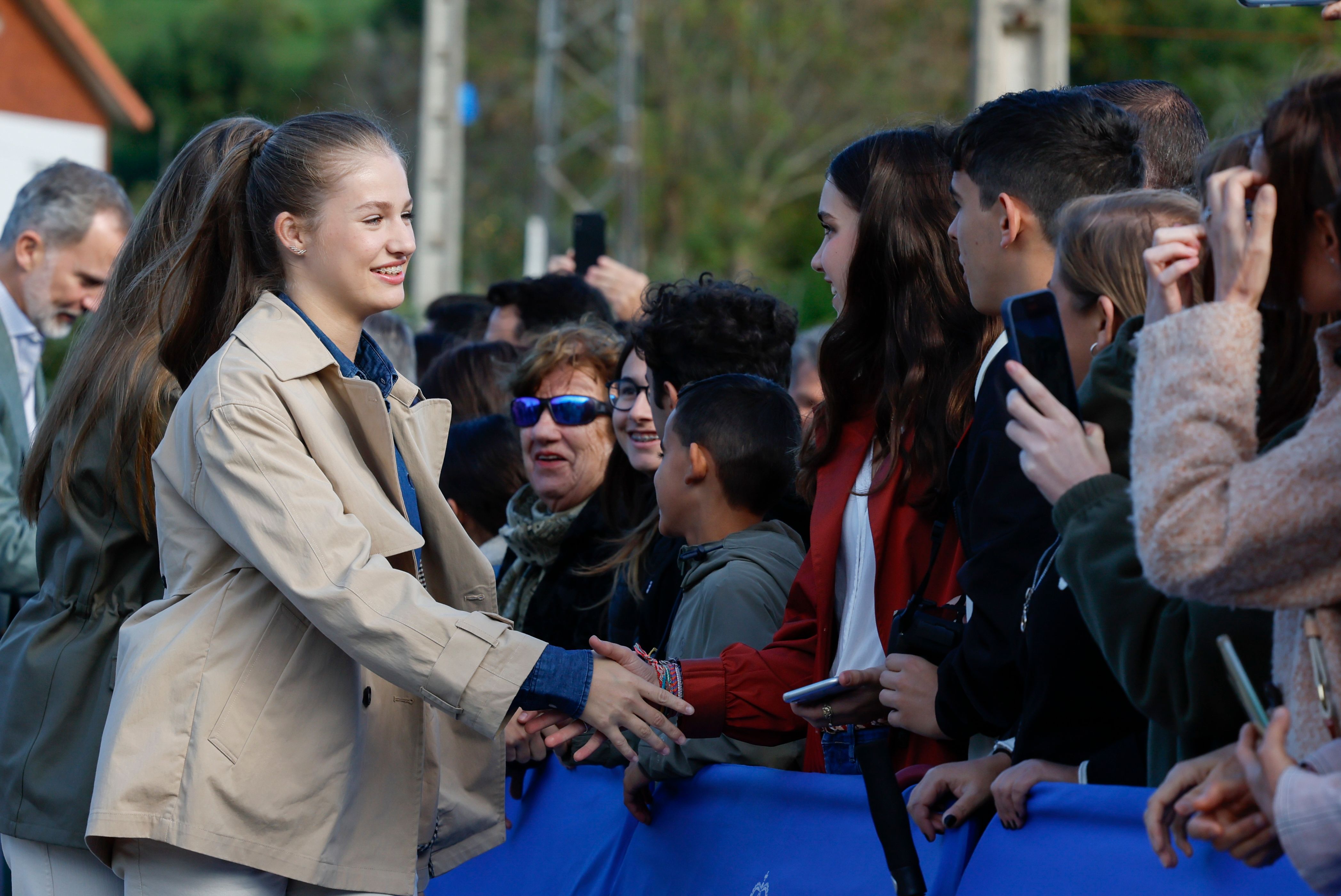 La Familia Real visita Arroes, Peón y Candanal, premio al Pueblo Ejemplar de Asturias 2023