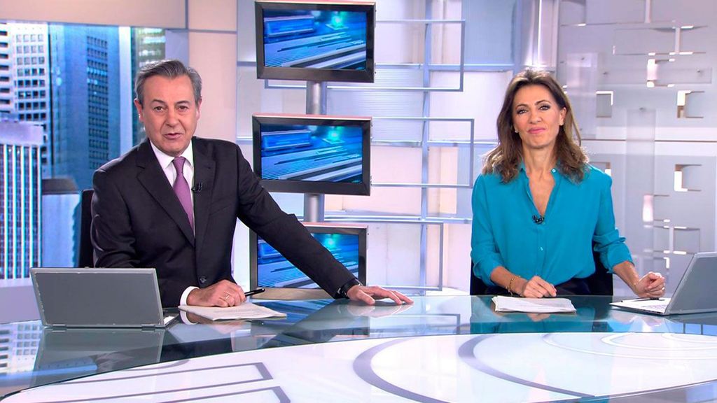 Con José Ribagorda y Ángeles Blanco Informativos Telecinco 2023 Mediodía 22/10/2023