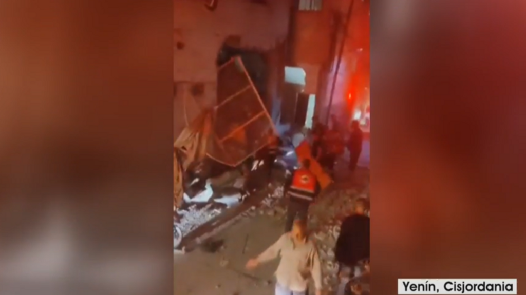 Israel bombardea la mezquita de Al Anatsari en Yenín, en el norte de Cisjordania
