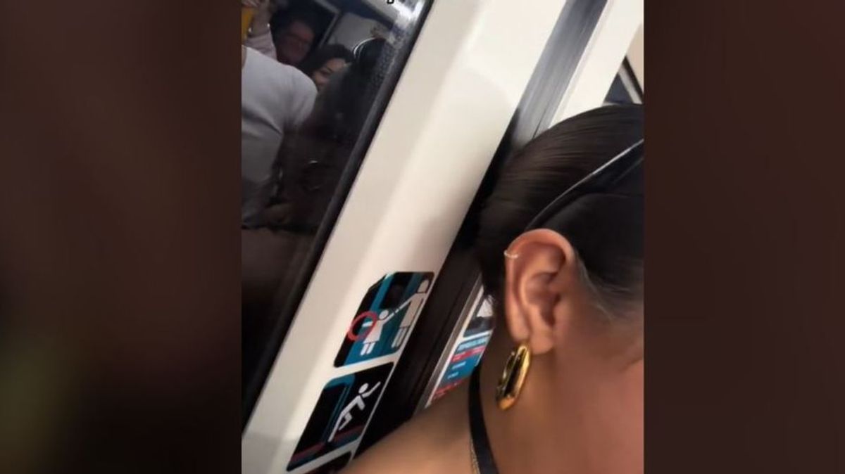 TikTok de una joven con el pelo atrapado entre las puertas del Metro de Madrid