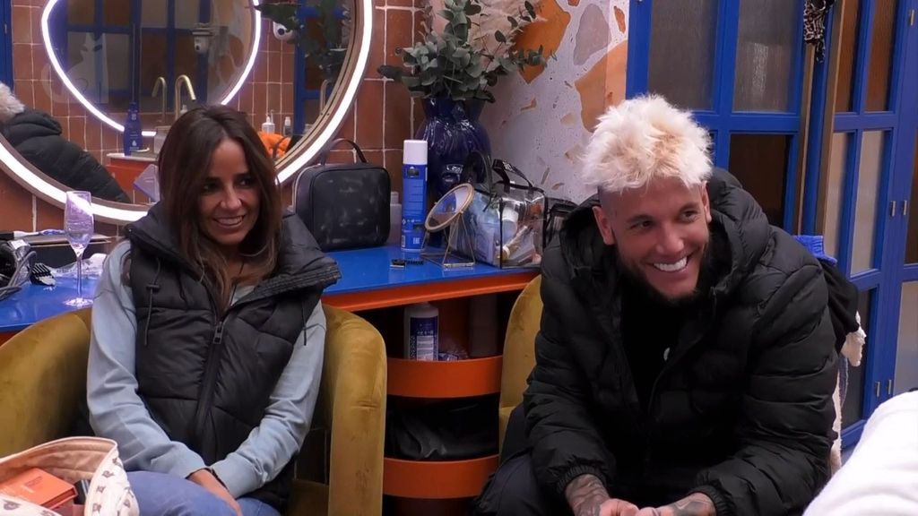 Carmen Alcayde junto a su protector Alex Caniggia