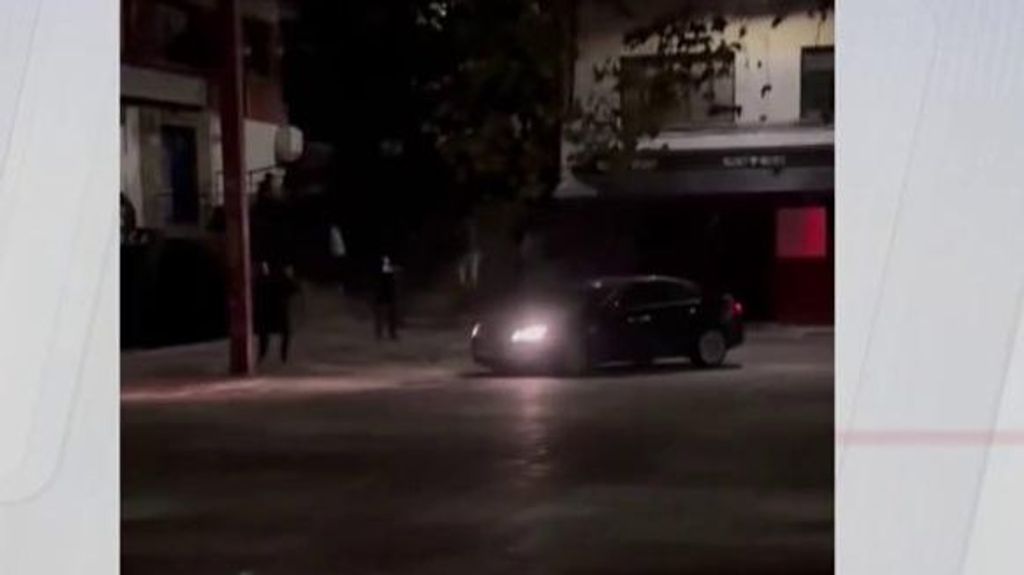 La policía frena a tiros un vehículo sin control en el barrio de La Madrila en Cáceres: “La plaza estaba llena de jóvenes”