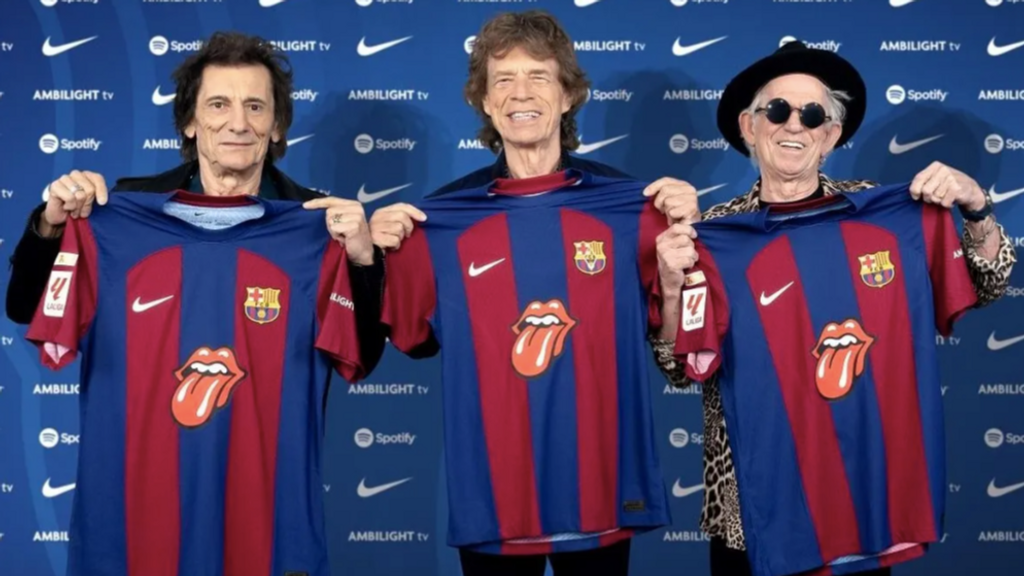 Los Rolling Stones con la camiseta del FC Barcelona, con el logo del grupo musical