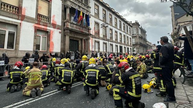 Los bomberos de Galicia siguen en pie de guerra contra la Xunta