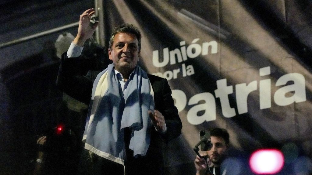 Habrá segunda vuelta en las elecciones presidenciales en Argentina: el peronista Massa frente al excéntrico Milei