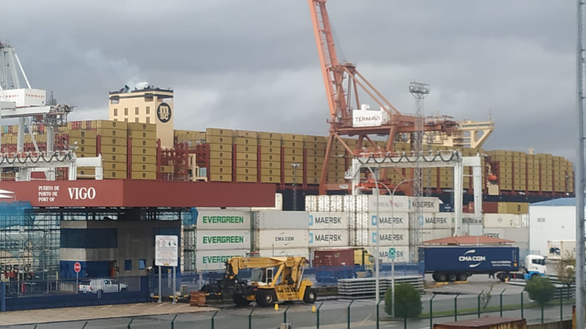 Este buque descomunal mide 400 metros de eslora y 65 de manga