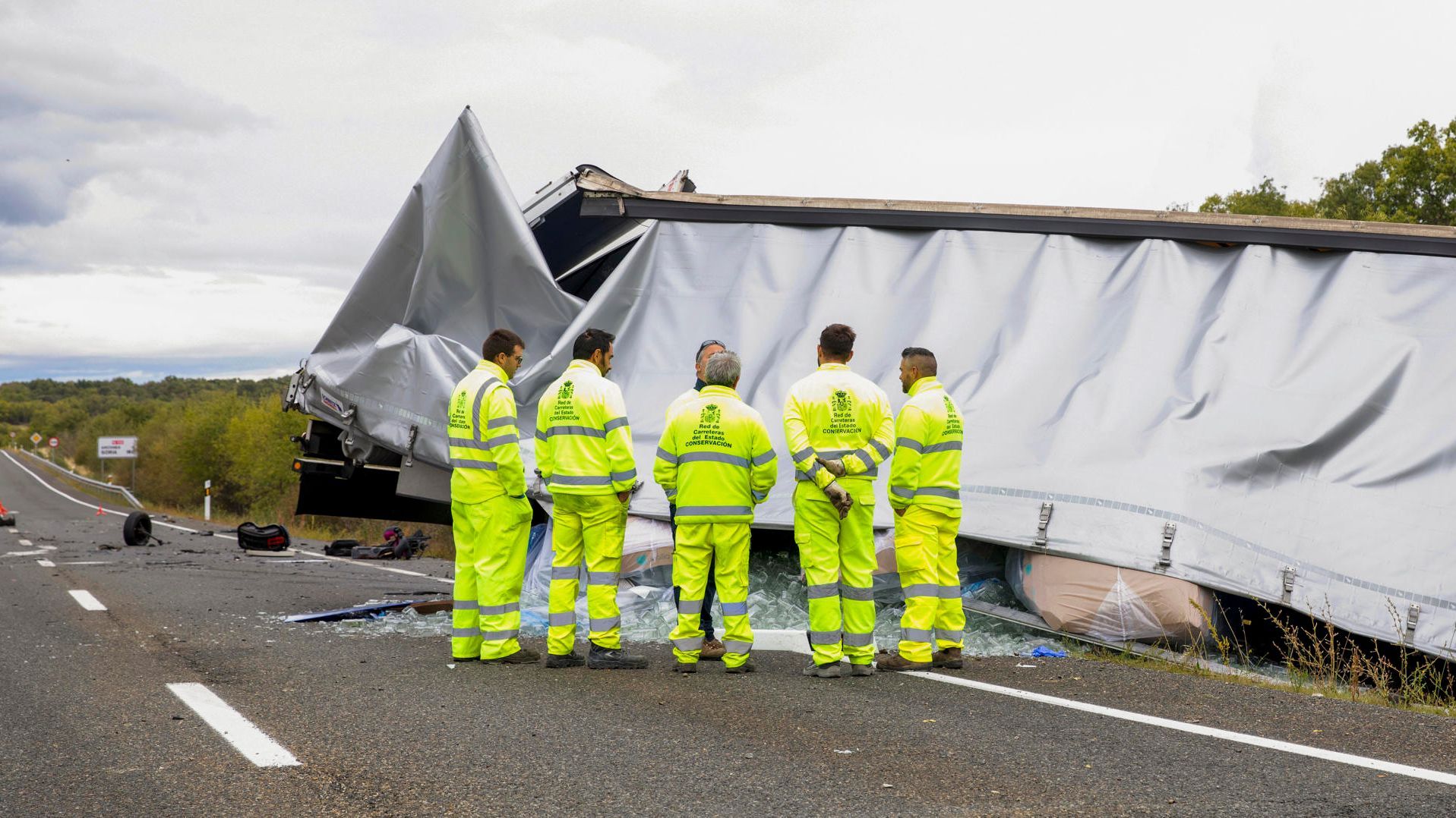 Mueren una mujer y sus tres hijos menores al colisionar un camión y un turismo en Segovia