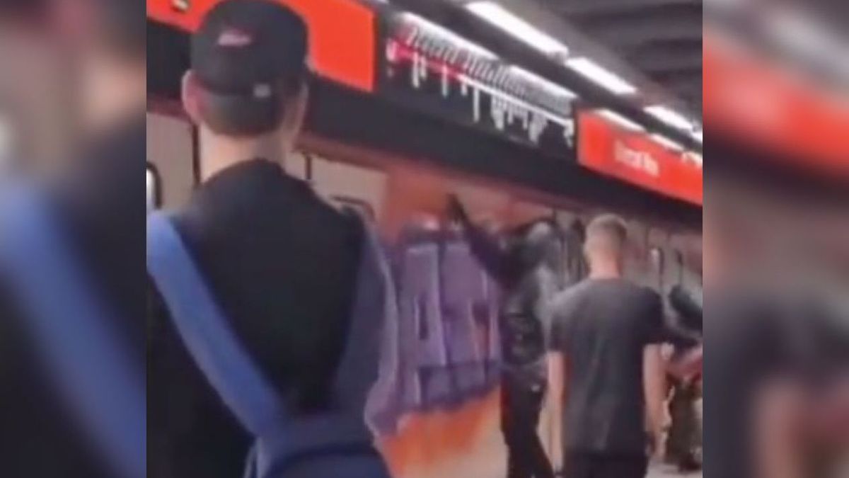 Acto vandálico en la parada de metro de Mercat Nou